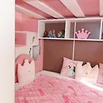 Barbie-themed 3bdr Penthouse Near The Beach, Apartment