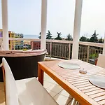 Apartment Barbie-themed 3bdr Penthouse Near The Beach, Nesebar