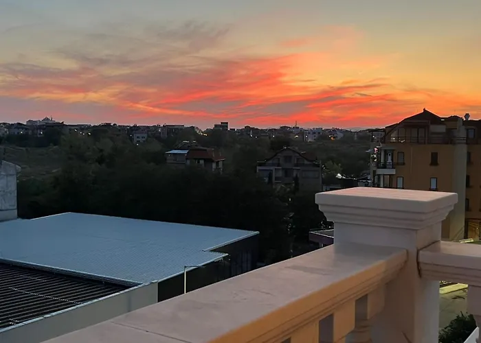 Apartment Barbie-themed 3bdr Penthouse Near The Beach,