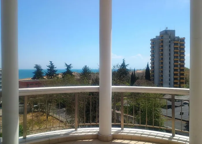 Apartment Barbie-themed 3bdr Penthouse Near The Beach, Nessebar