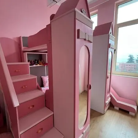 Barbie-themed 3bdr Penthouse Near The Beach, Apartment *