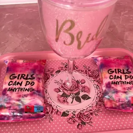 Barbie-themed 3bdr Penthouse Near The Beach,