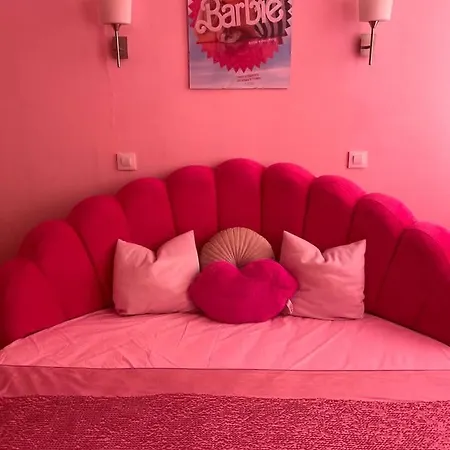 Apartment Barbie-themed 3bdr Penthouse Near The Beach,