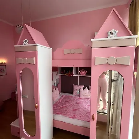 Barbie-themed 3bdr Penthouse Near The Beach, Apartment
