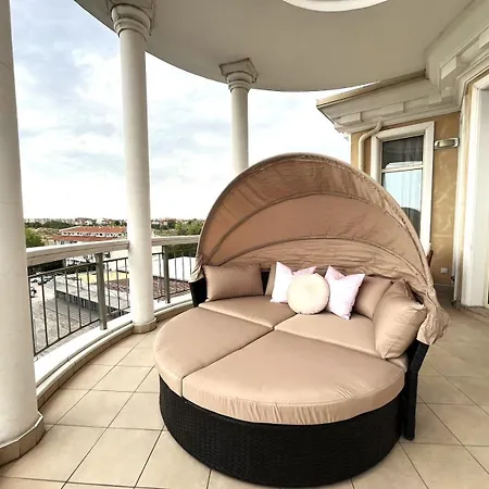 Apartment Barbie-themed 3bdr Penthouse Near The Beach, *