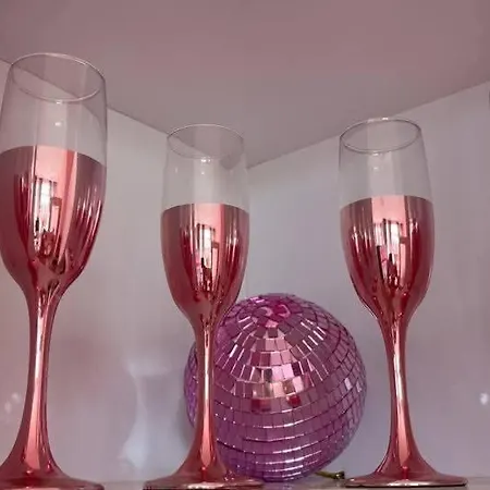 Апартаменти Barbie-themed 3bdr Penthouse Near The Beach,