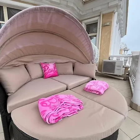 Barbie-themed 3bdr Penthouse Near The Beach, Апартаменти