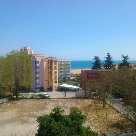 Barbie-themed 3bdr Penthouse Near The Beach, Несебир