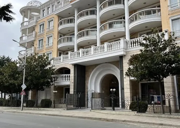 Barbie-themed 3bdr Penthouse Near The Beach,