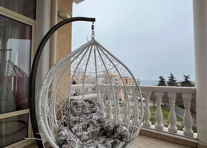 Barbie-themed 3bdr Penthouse Near The Beach, 内塞伯尔