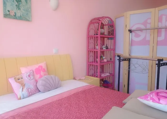 Barbie-themed 3bdr Penthouse Near The Beach, 内塞伯尔