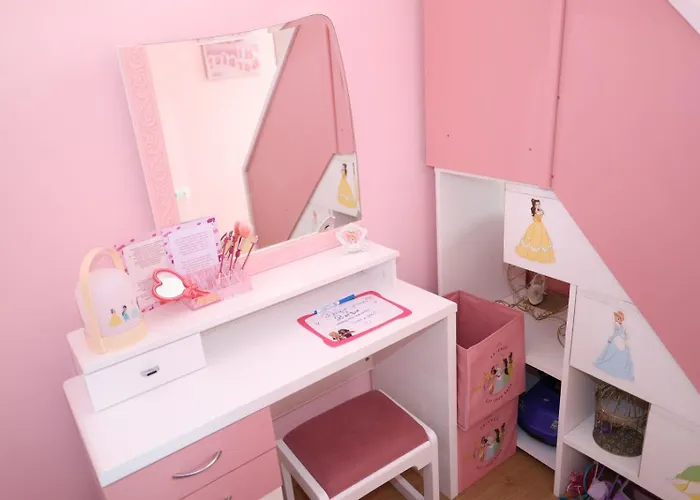 Barbie-themed 3bdr Penthouse Near The Beach,