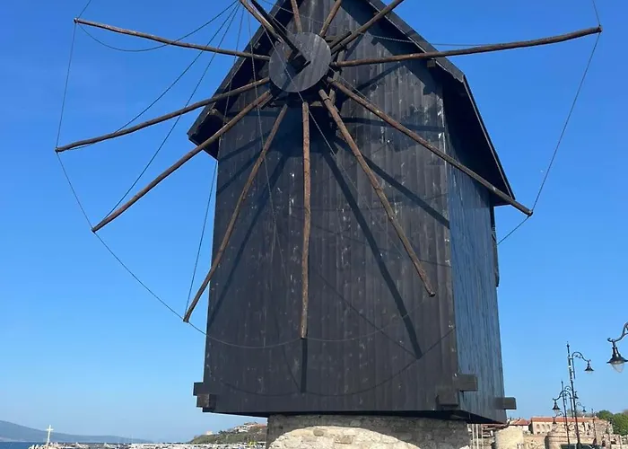 Апартаменти Barbie-themed 3bdr Penthouse Near The Beach, Несебир